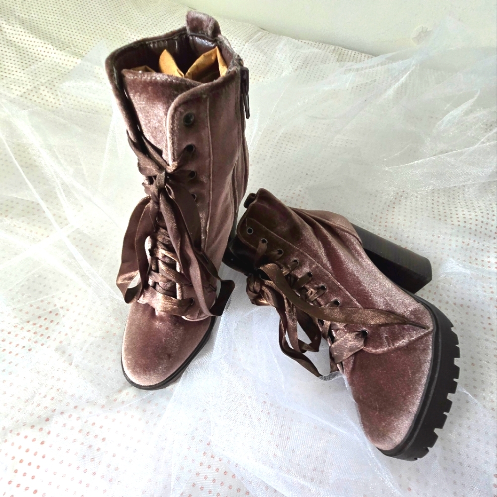 Steve Madden Frost Brown Velvet Lace-Up Ankle Boots Size 7.5M - Picture 1 of 10